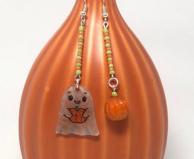 JoePineapples75's tweet photo. Emma has a new Etsy shop for her handmade jewellery and crafty stuff. Please take a look. Some Halloween stuff there already! 🎃👻🍄
https://t.co/vzECgvQuU4 https://t.co/mAr4vvTnTq