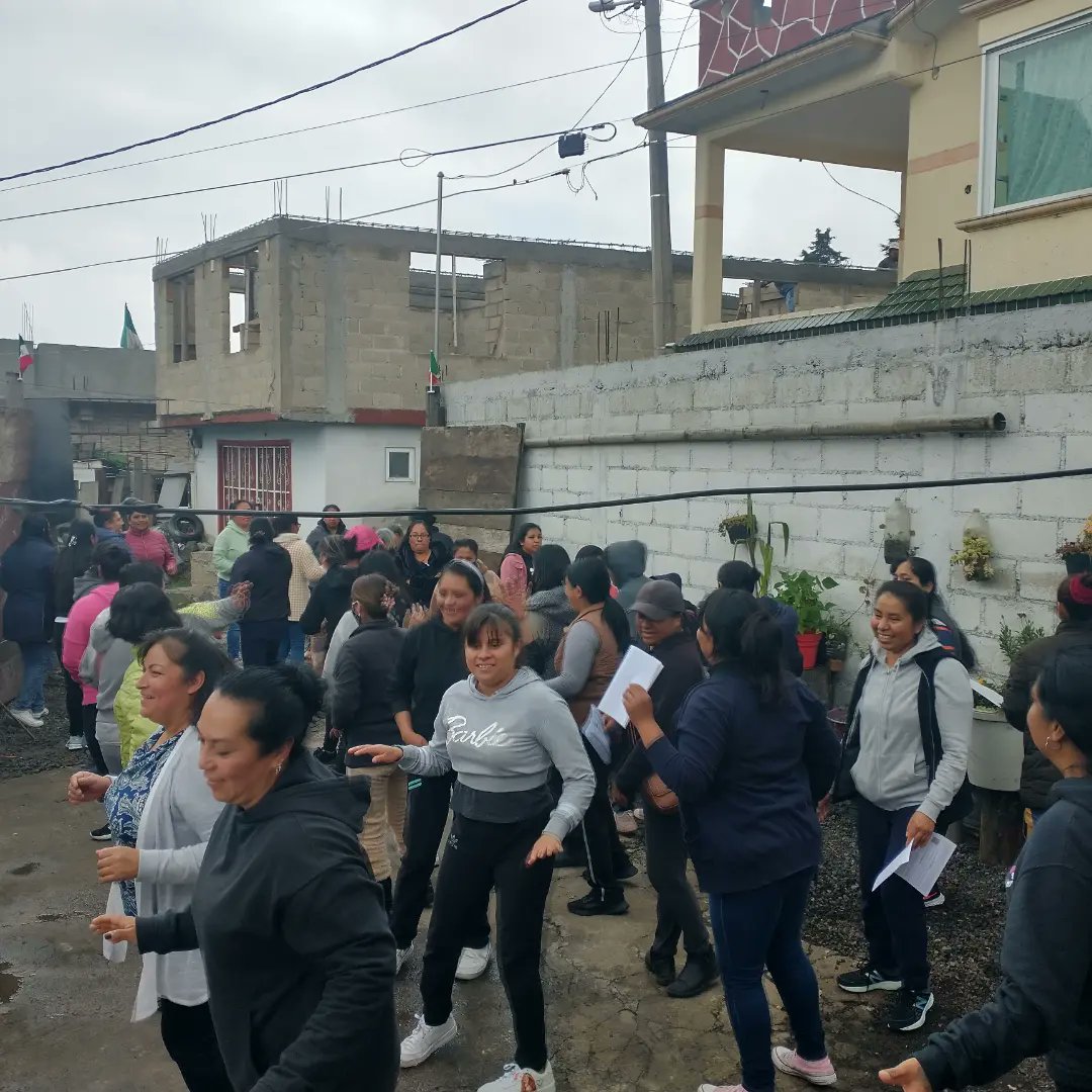 Iniciamos la semana bien activ@s con nuestras amigas #Delmacistas de #Ocoyoacac saludando y escuchando sus inquietudes.

En el #Distrito4 seguiremos caminando y platicando con todas.

Excelente y bendecida semana!! 🙏🤗