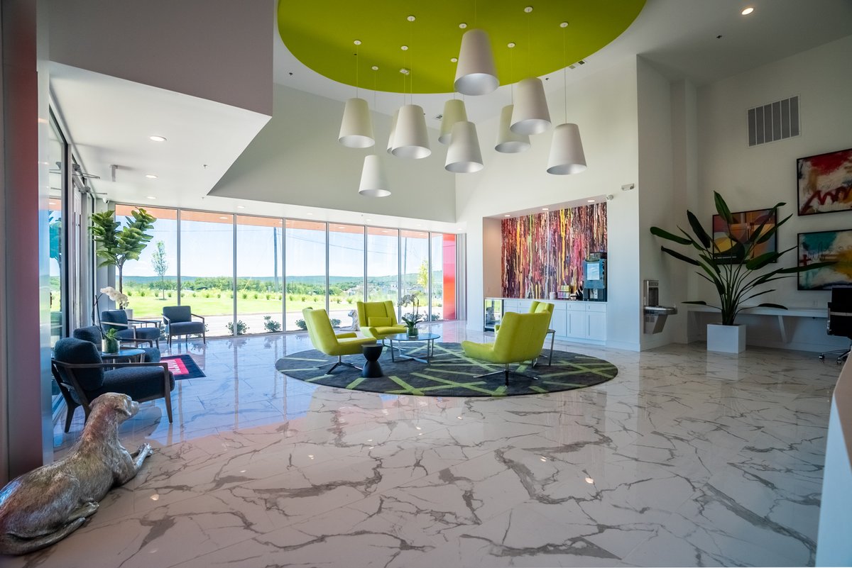 ModernStorageAR's tweet image. At #ModernStorageHotSprings, luxury is in every detail. As soon as you enter our lobby, you'll feel the difference. Your journey starts at the entrance. 
#modernstorage #storeinstyle