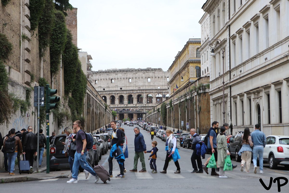 #Roma 🇮🇹🏛

#Rome #Italy #Italia #ViciuPacciu #CittàEterna #Photography #ILovePhotography #StreetPhotography #ViaggiareinItalia #Travel #TravelinItaly #TravelMemories #ScorciRomani