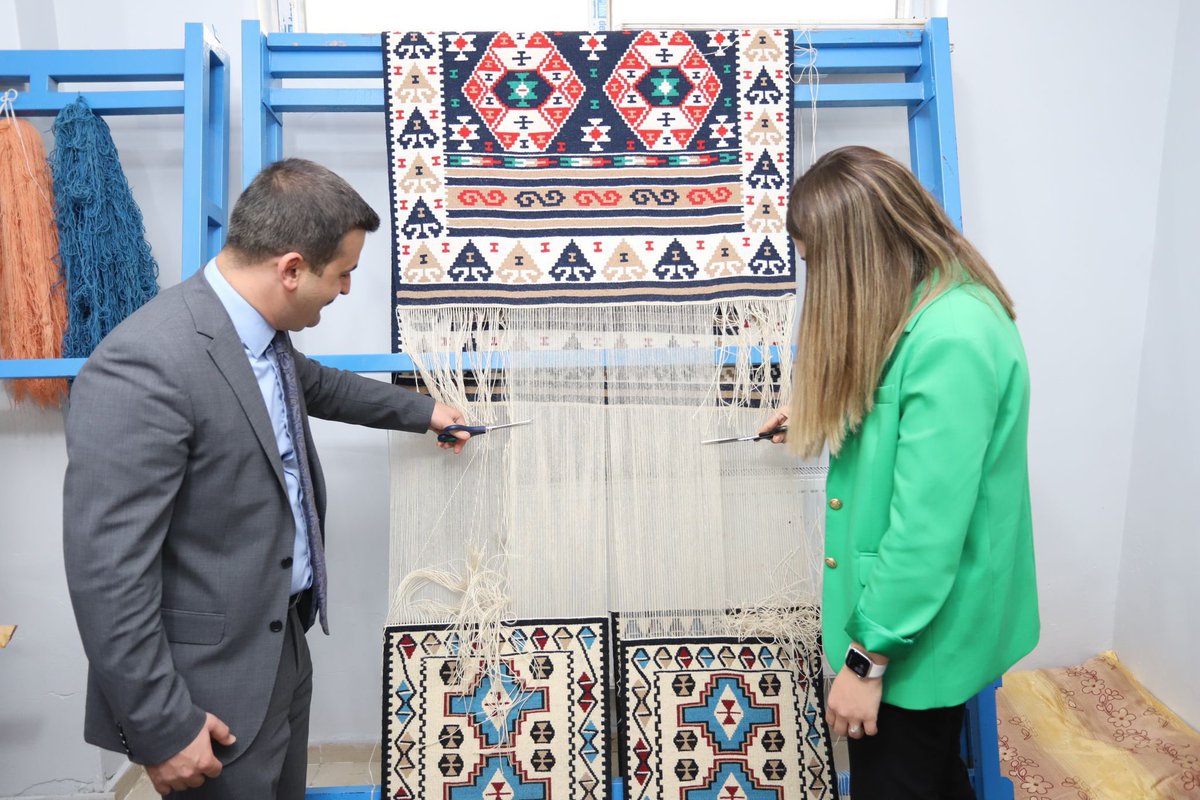 Kaymakamımız Sayın Mert Kumcu ve eşi Kübra Kumcu, Çukurca Aile Destek Merkezi ( ADEM ) bünyesinde açılan ; Dericilik , El Sanatları , Kilim Dokuma, Ebru ve Dikiş - Nakış kurslarını ziyaret ederek üreten kadınlarımıza kolaylıklar dilediler. 

#birbaşkasınçukurca 
#uretenkadinlar