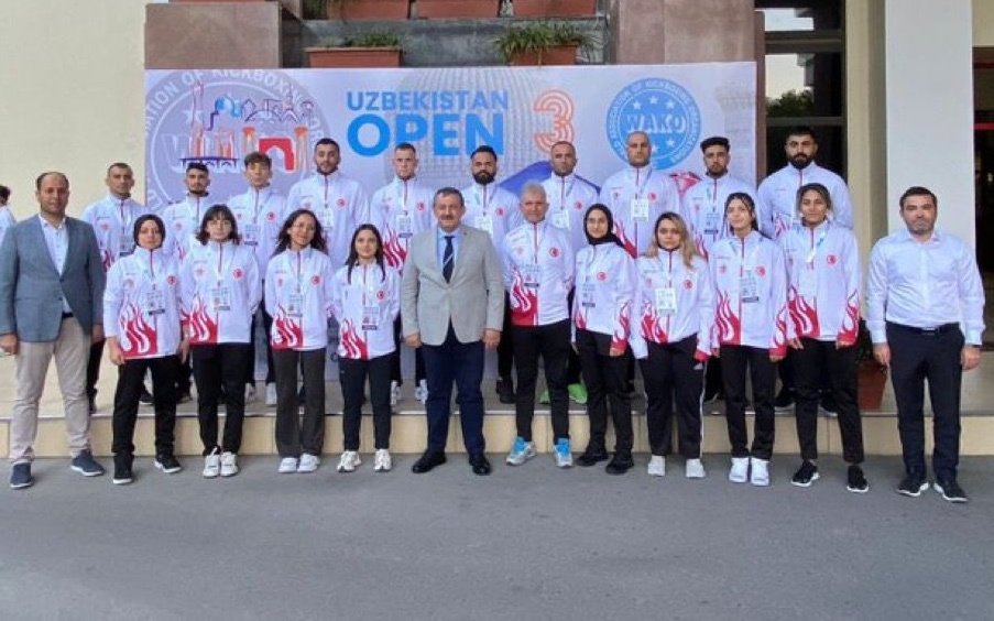 hamzayerlikaya's tweet photo. 🥊Uluslararası Kick Boks Kupası'nda 8 altın, 4 gümüş ve 3 bronz madalya kazanan milli sporcularımızı kutluyorum.🇹🇷👏🏻 https://t.co/LmizEEv5KS