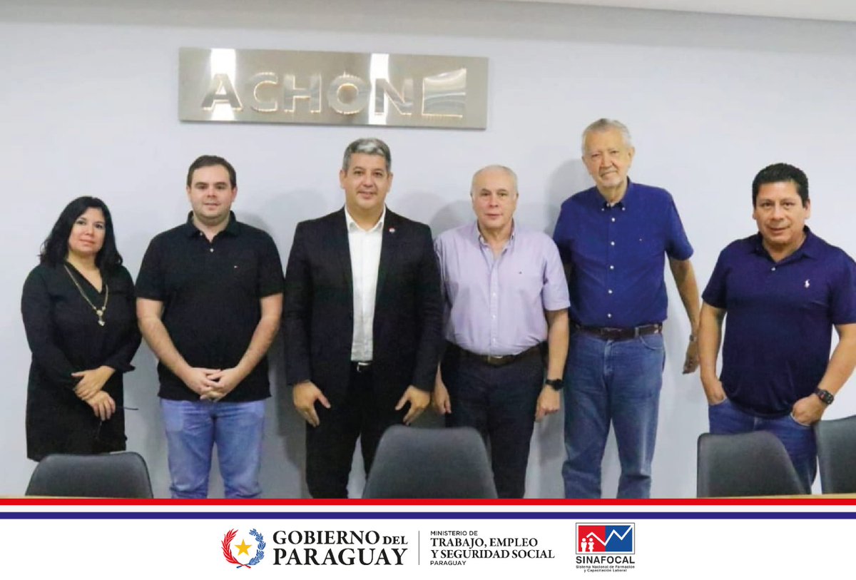 Sinafocal's tweet photo. 👩🏻💻 El Secretario Técnico del @Sinafocal, Econ. @mongelospy, mantuvo una reunión con los representantes del Centro Paraguayo de Productividad y Calidad (#CEPROCAL) con el propósito de generar oportunidades de formación con inclusión laboral.
ℹ️ https://t.co/Cc4IIlqSfU https://t.co/I9YkWoBBrv