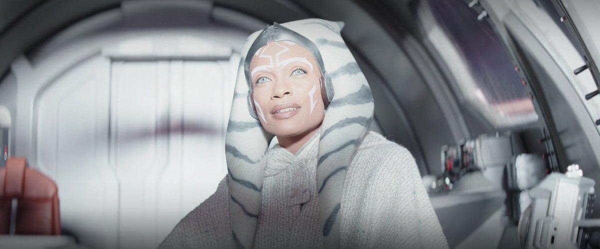 MundosDeAhsoka's tweet photo. Hoy, por el #MentalHealthMonday me gustaría recordar a todo el mundo, una lección de vida que nos dejó #Ahsoka en su último episodio. 

Todas y Todos somos más de lo que pueda apreciar y decir la gente a nuestro alrededor. Cada un@ de nosotr@s tenemos nuestros demonios internos y también externos. Sin embargo, no os rindáis ante ellos. No les temáis, enfrentarlos. 

Porque volver a sonreír, es posible. 
Elegir siempre VIVIR

🤍💙🧡