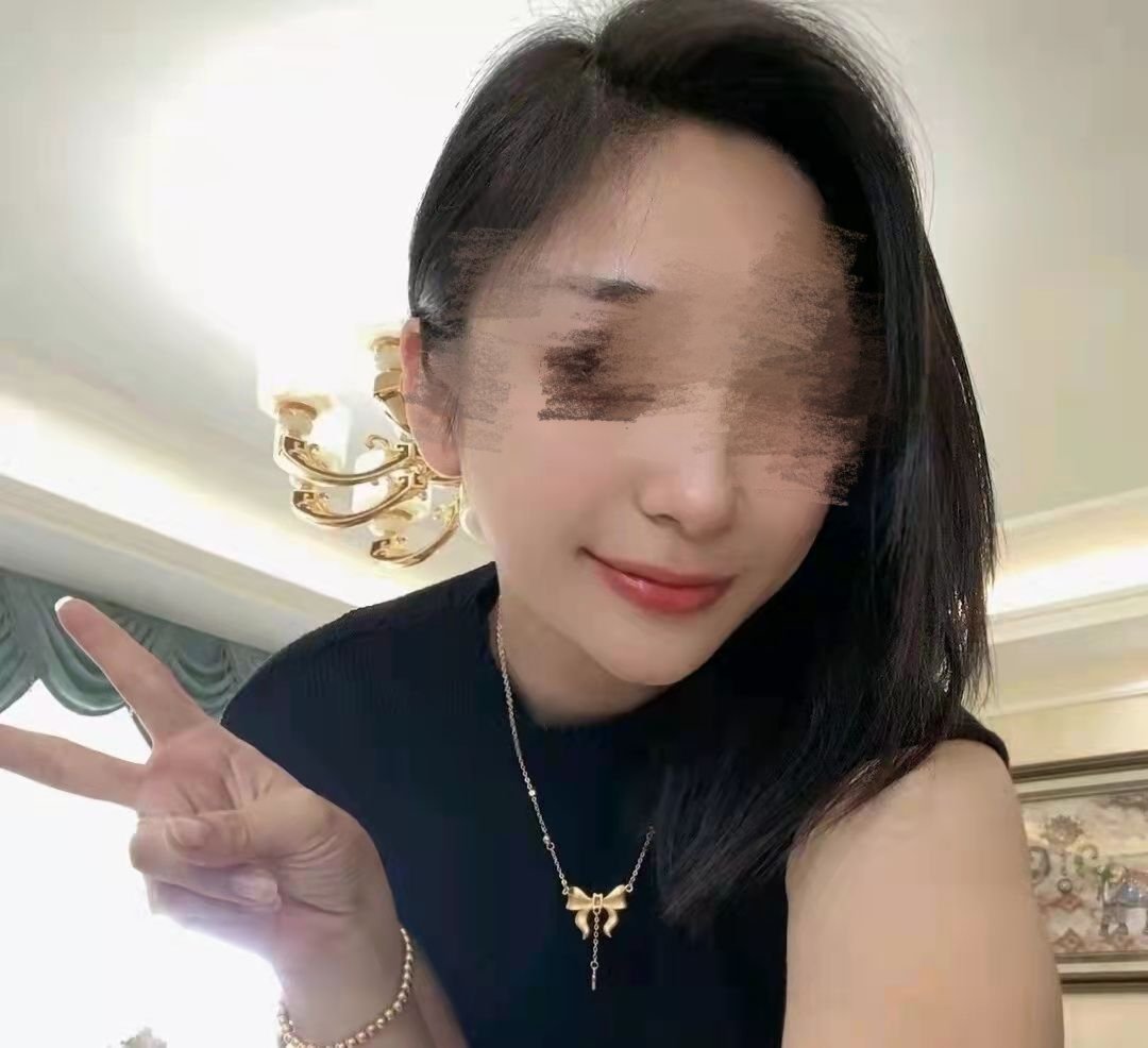 你有过用身体换取“便利”的经历么？？虽然不是特别认同她的观点，但是看她理直气壮的样子，又好像有点道理😶😶
#反差婊 #妓女 #婊子 #骚逼 #轮奸 #精盆 #内射 #肉便器 #公交车 #鸡巴套子 #淫荡 #绿帽 #淫妻 #NTR #出轨 #外遇 https://t.co/lsy2i2YzPv