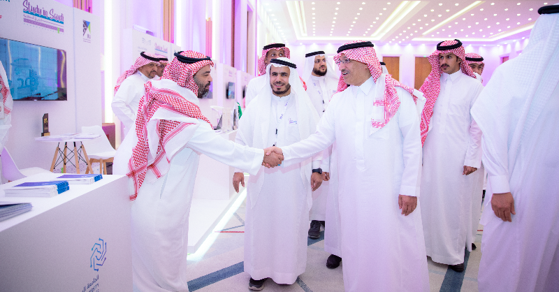 Saudi_EUni's tweet photo. 🎞️وزير التعليم والوفد المرافق له، يزور جناح #الجامعة_السعودية_الإلكترونية المشارك في ملتقى #ادرس_في_السعودية 

#رواد_تعليم_المستقبل
#SEU_2025