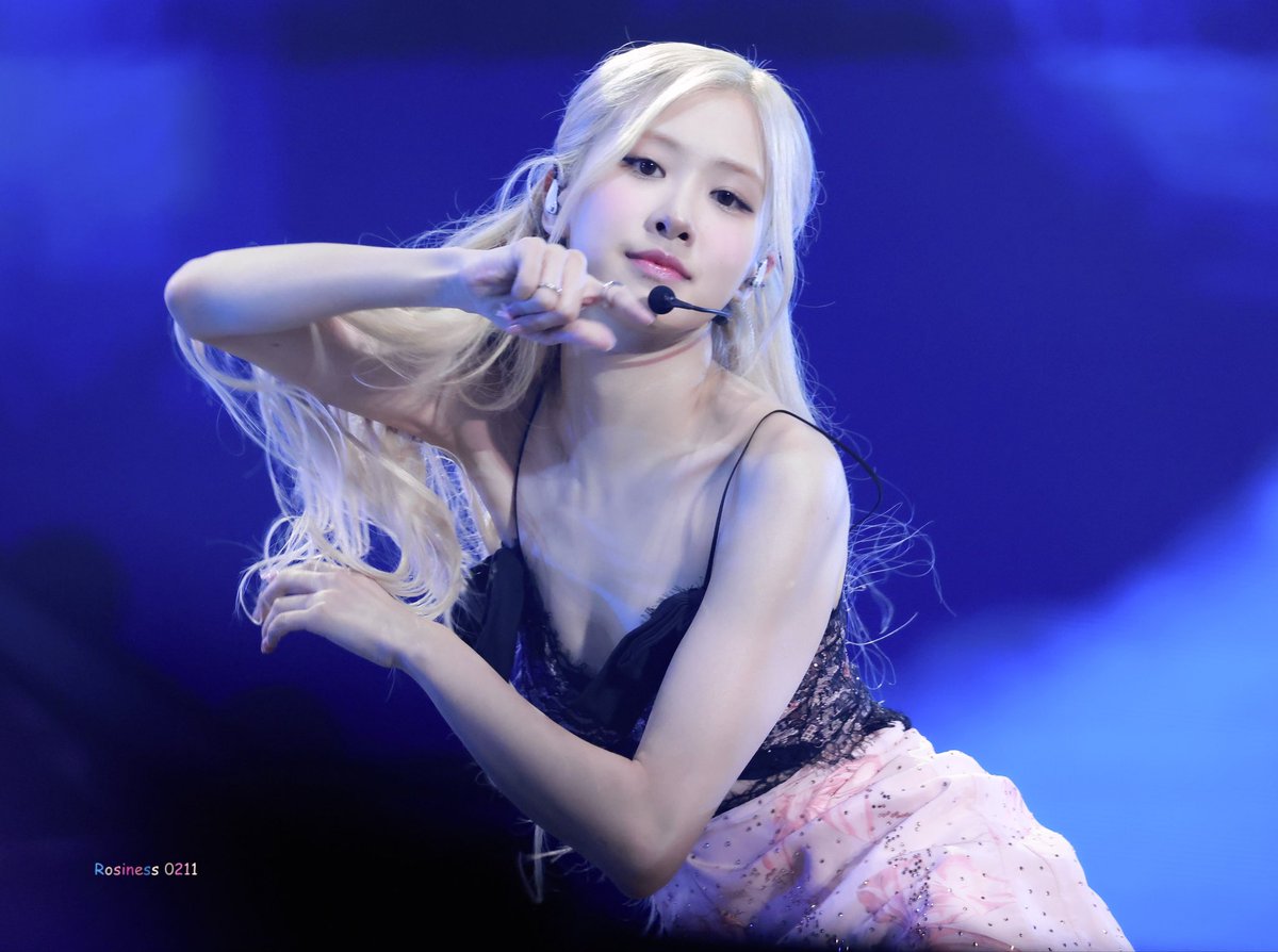Rosiness_of0211's tweet photo. 230916🤍BORN PINK SEOUL

🪽 https://t.co/SiH9Rn6N0J
🪽 https://t.co/gyryrAtoEp
🪽 https://t.co/ISuuH51jc6

ROSÉ AT BORN PINK FINALE
#블랙핑크 #로제 #ROSÉ #BLACKPINK https://t.co/phYuMQ4w2S
