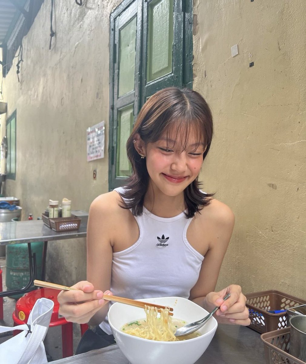 jsmtjyygyjbbjb's tweet photo. ชอบน้องใบปออะ เป็นคนที่มีเสน่ห์มากก https://t.co/D7sZv7ojbg
