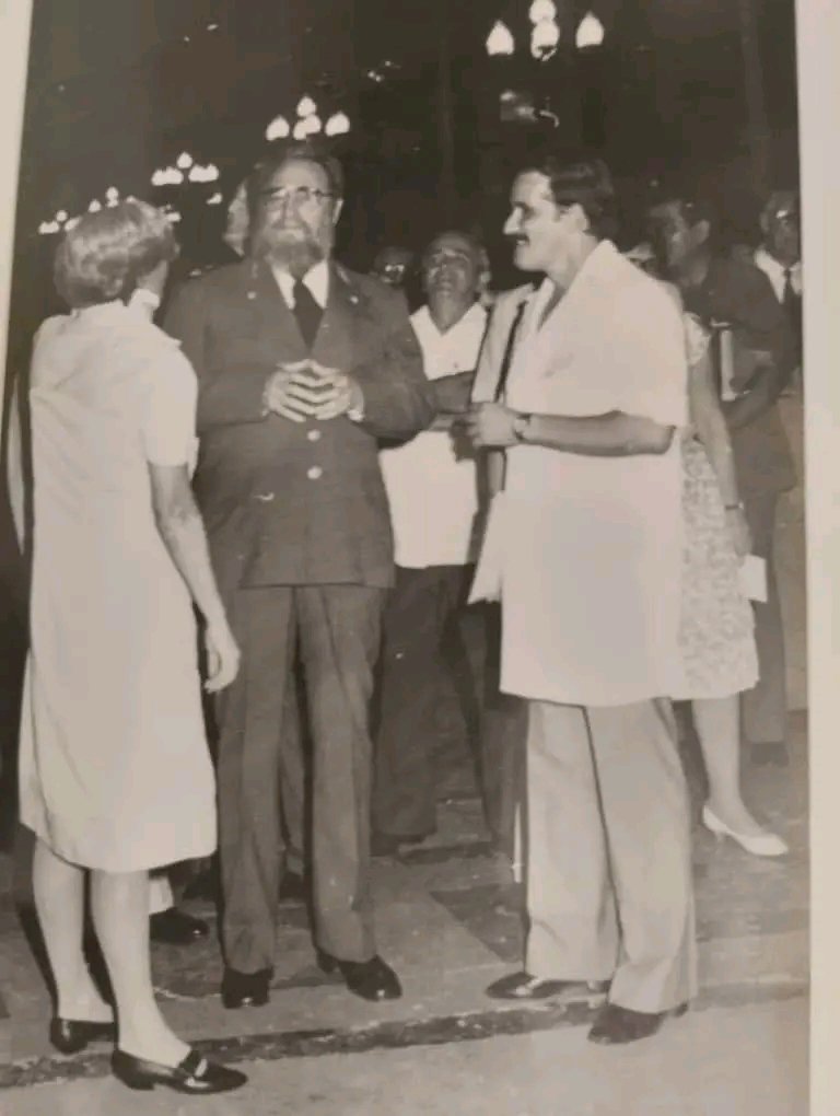 Citmagtm's tweet photo. The pedagogy of #Science in virtue always in Minister Rosa Elena for all @CDMGTMO researchers means training in revolutionary axiology. On the #80thAnniversary of his Birth, example and virtue. #CubanScience @CitmaCuba #UnaRosaParaRosa @JMartinCitmagtm @ElbaRosaPM @adianez_taboad https://t.co/Ra5snGCElt