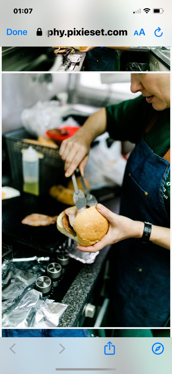 Bacon butty anyone?! 🥓 

We are open from 7am - 2pm, pop along and grab a bacon butty and brew! 

#londoncafe #cabshelter #coffeeshop #hydepark