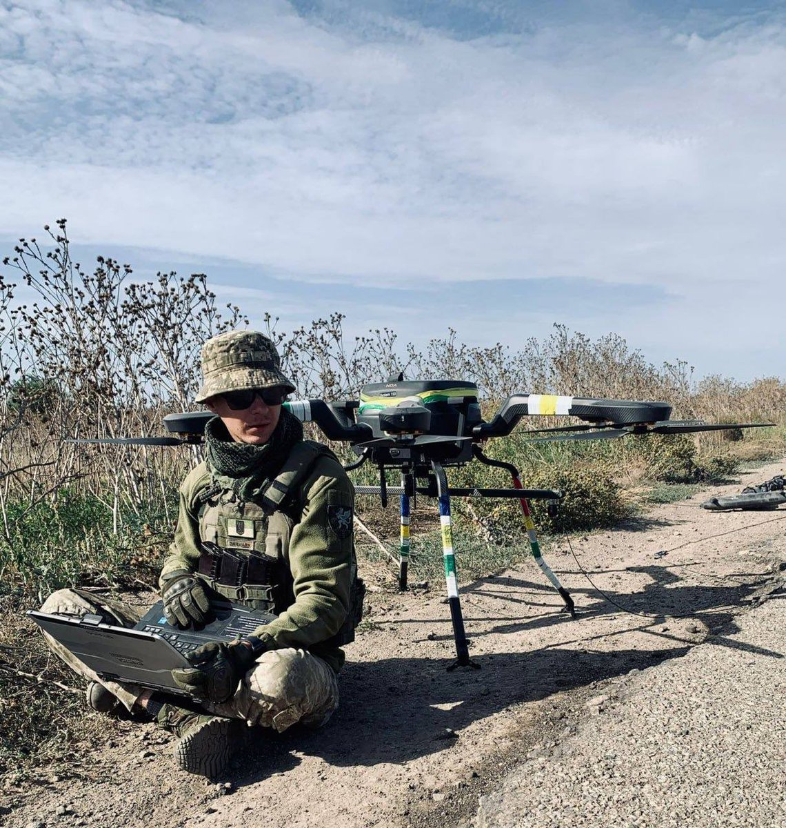 front_ukrainian's tweet photo. ⚡️Sappers of the State Special Transport Service of 🇺🇦Ukraine successfully use modern drones provided by 🇩🇰Danish partners.

With the help of drones, military personnel scan contaminated territories - agricultural land and detect magnetic anomalies.

For more than 2 weeks, almost 600 hectares of agricultural lands were surveyed with the help of a drone.