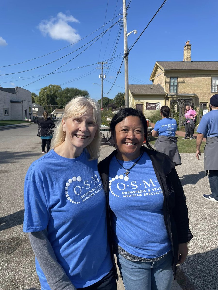 OSMSGB's tweet image. Thank you to everyone at OSMS, Blaze Sports &amp;amp; Fitness, and Catalpa Health who volunteered at our @FCMarathon water station! We are happy to have had the opportunity to cheer on and support all of the marathon participants.

#OSMS #waterstation #FoxCitiesMarathon #relaysponsor