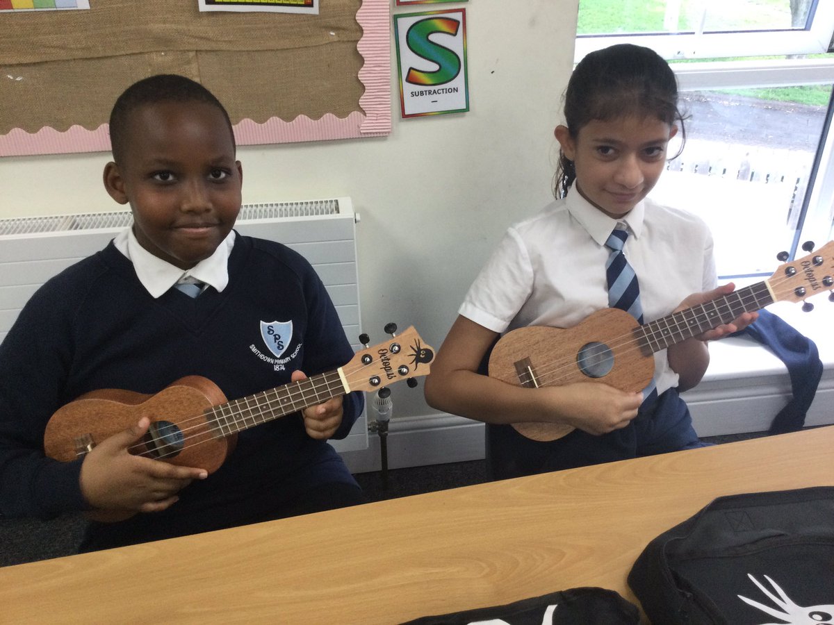 SmithdownPrimY6's tweet photo. We had our first ukulele session last week. Chords and frets 🎼🎶🎵#smithdownmusic https://t.co/13owLxo1hn