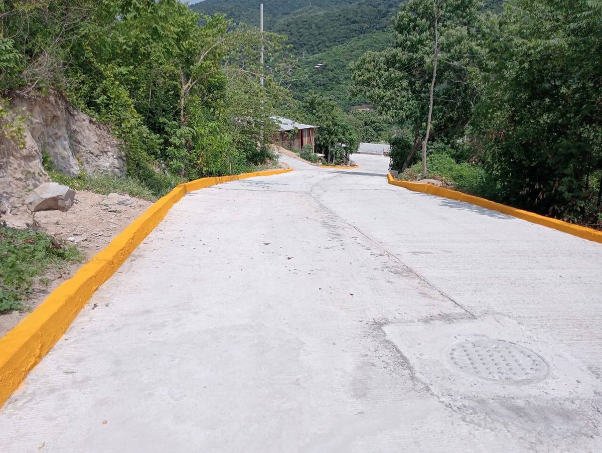 jorgexsa's tweet photo. A través del programa Mano con Mano estamos cambiando el entorno de las colonias. Así quedó la calle Agencia en la colonia Ampliación La Joya. 

#AvanzamosJuntos #ManoConMano https://t.co/qu58Z5rGVj
