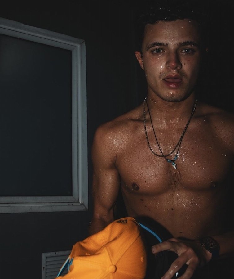 I'm nothing but a whore for Lando Norris! 🧡💙🧡💙