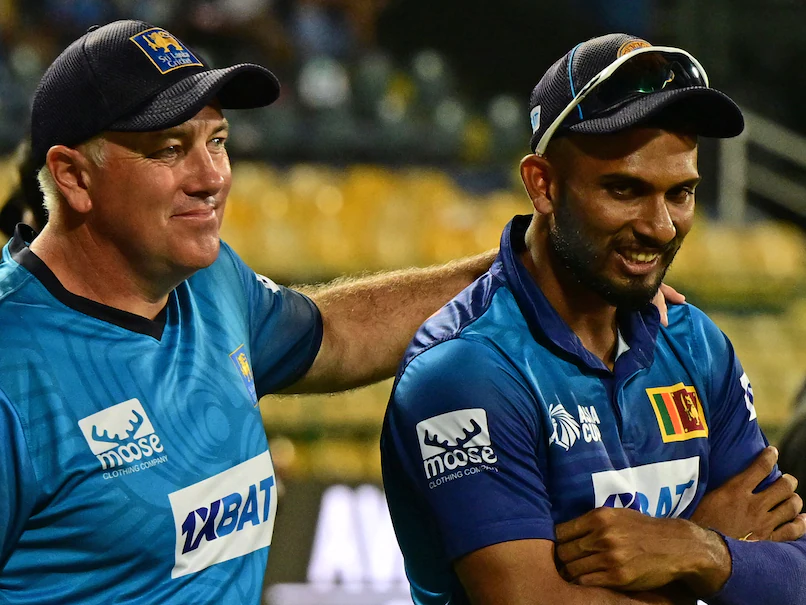CrickdomOffl's tweet photo. What's your perspective on Sri Lanka coach Chris Silverwood's view that a 'kick to the rear' isn't the harshest motivation tactic? Do you think tough love has its place in sports coaching? Share your take.
#CoachingStyles #MotivationInSports #ChrisSilverwood https://t.co/EN3uiAMTD8