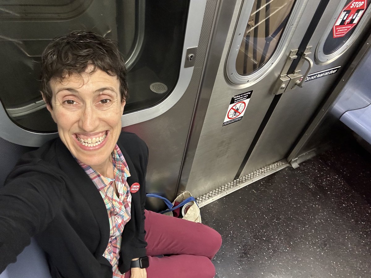 kmilhouse's tweet photo. On my way to teach @LaGuardiaCC #RedForEd #UnionProud #PSCCUNY @PSC_CUNY https://t.co/z7iPmSDlHM