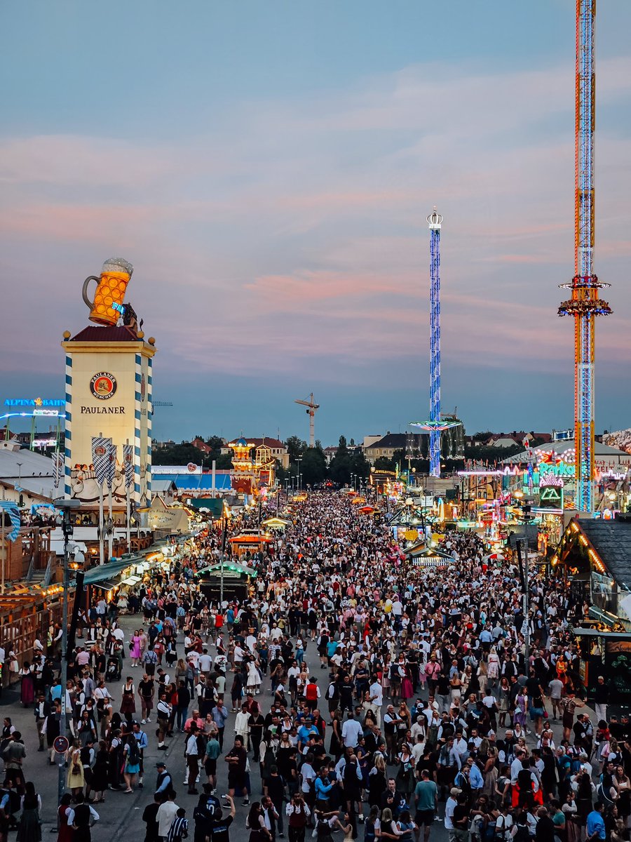 teamplatehq's tweet photo. Was für ein Abend! ✨ Ein großes Dankeschön an alle, die mit uns gefeiert haben. 🥳 Welcher Almauftrieb-Moment war euer Highlight? 💜 
#oktoberfest #almauftrieb2023 #wiesn #käferzelt #theresienwiese #münchen #party #p1 #throwback #tb #dankeschön https://t.co/Tf6mUfgeKx