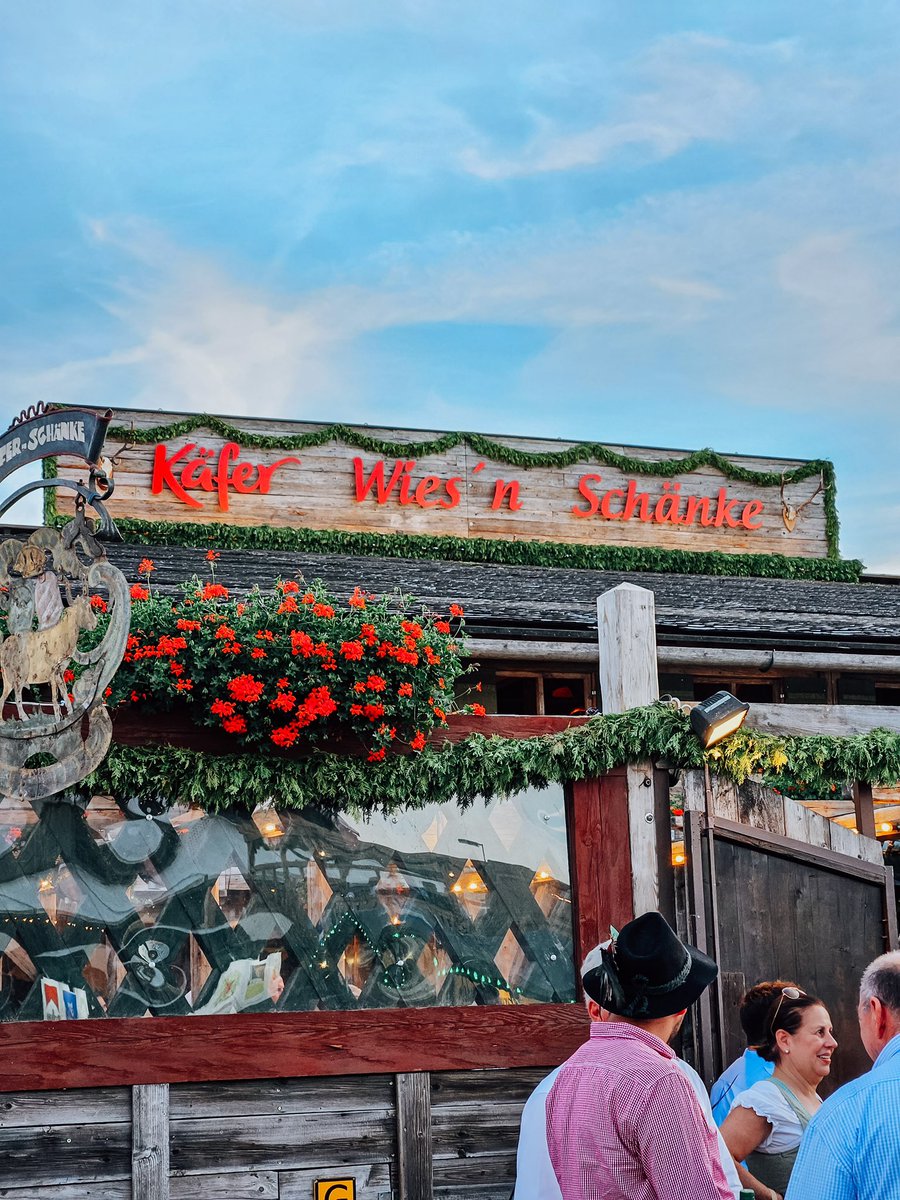 teamplatehq's tweet photo. Was für ein Abend! ✨ Ein großes Dankeschön an alle, die mit uns gefeiert haben. 🥳 Welcher Almauftrieb-Moment war euer Highlight? 💜 
#oktoberfest #almauftrieb2023 #wiesn #käferzelt #theresienwiese #münchen #party #p1 #throwback #tb #dankeschön https://t.co/Tf6mUfgeKx