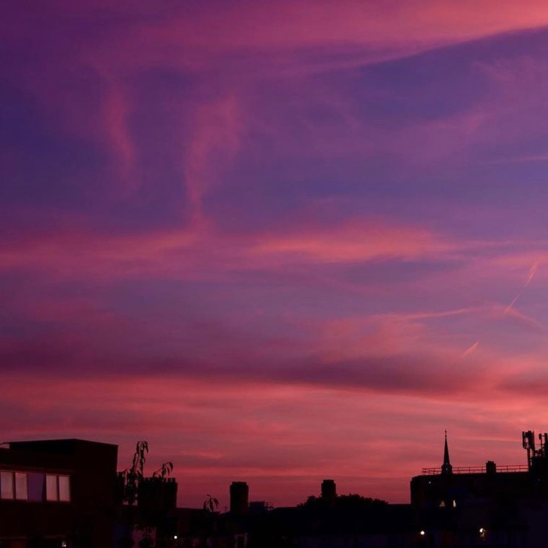 CityStGeorges's tweet photo. We love these photos of the sunset behind City's buildings ❤️🌅 Thank you to @abdulmukith (on Instagram) for sharing 📸 #MyCityUni https://t.co/KtV7ojBSBD