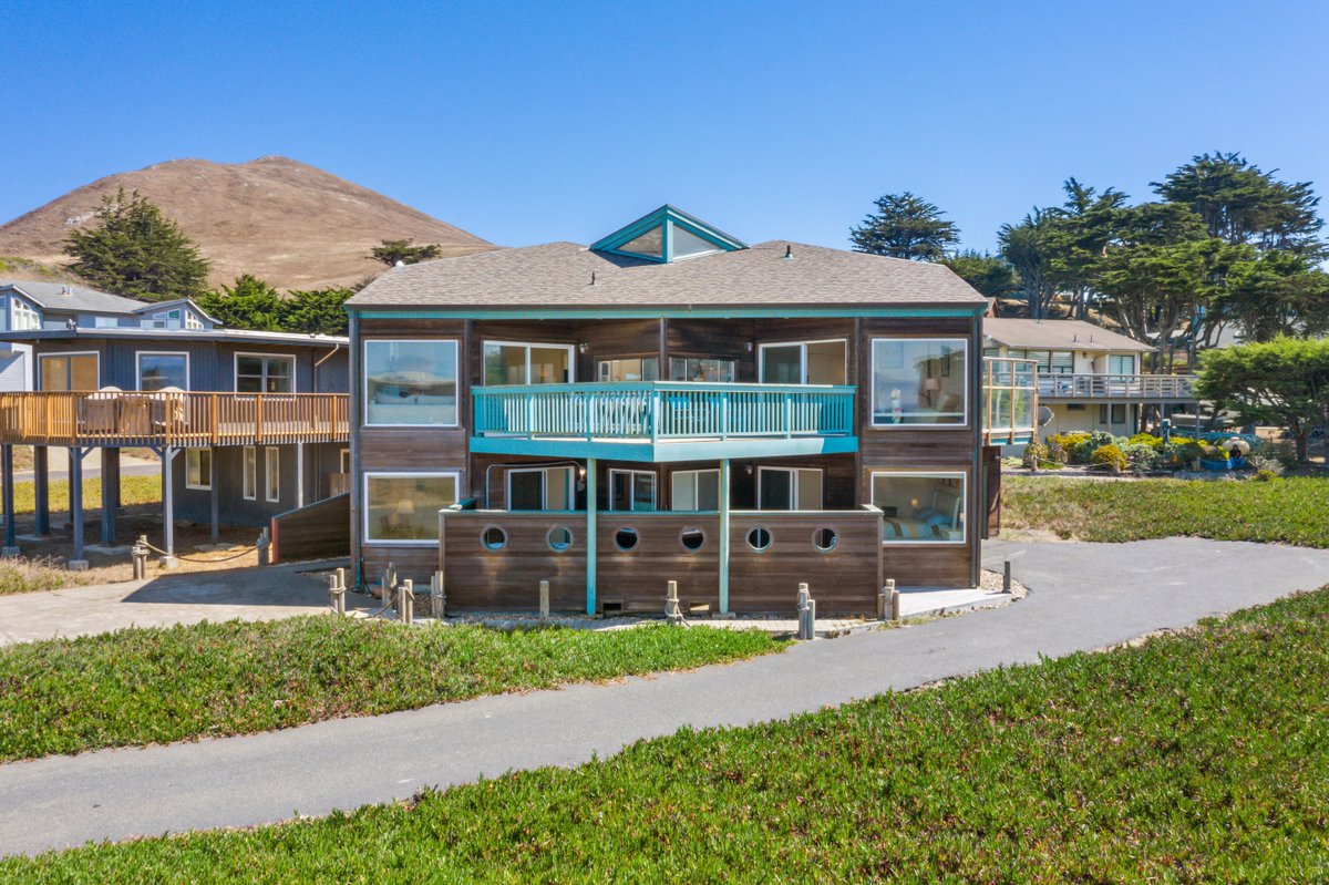 RealFocused's tweet photo. Imagine waking up to the soothing symphony of waves, with your dream beach house as the backdrop to your coastal adventures. 🌊🌅🏡 #BeachHouseLiving #SeasideDreams #SeasideSerenity #RealEstateMarketing #newhome #realestate #houseforsaletoday #bayarea #realtor #focusedaerialreale https://t.co/kmHNR9B5I7