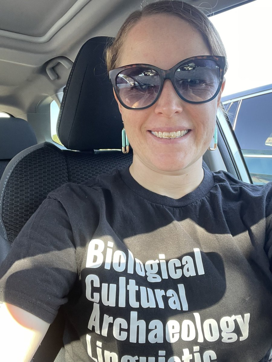 Here we go week 4 of teaching #anthropology at <a href="/UTEP/">UTEP</a>! This week in Intro to Biological Anthro and #Archaeology we’re talking methods! (Shirt by <a href="/RockstarAnthro/">TheRockstarAnthro- Join me on IG and Bsky</a>)