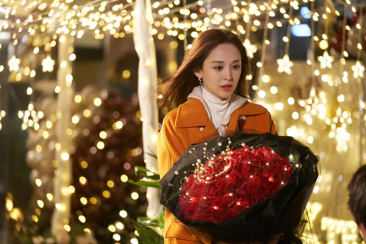 aday27aday's tweet photo. #IncomparableBeauty ออนตอนจบไปแล้วเมื่อคืนนี้ฮะ~ ชีวิตอวี๋เจียเอินเต็มไปด้วยความกล้าจริง ๆแม้จะต้องเริ่มต้นใหม่ในวัยที่ทุกคนคิดว่าควรมั่นคงแล้ว ควรมีทุกอย่างพร้อมแล้ว แต่อวี๋เจียเอินก็มีความกล้าที่จะเริ่มต้นใหม่เสมอ💖✨
#无与伦比的美丽 #古力娜扎
#Gulinazha #กู่ลี่น่าจา https://t.co/7fDmfuUVhB