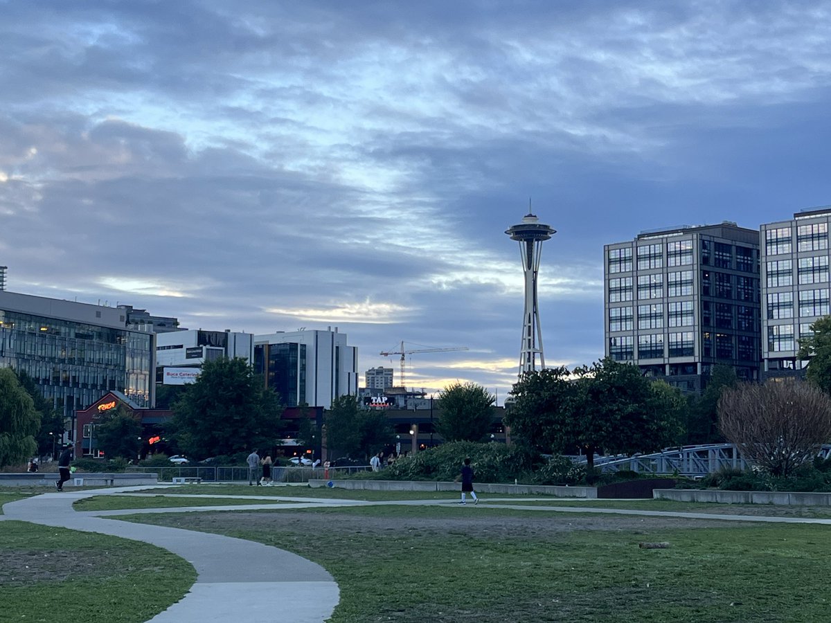 dhanvi_b404's tweet photo. Good Morning , Seattle! 
#IEEE #QCE23 https://t.co/Rkz1IMR9XW