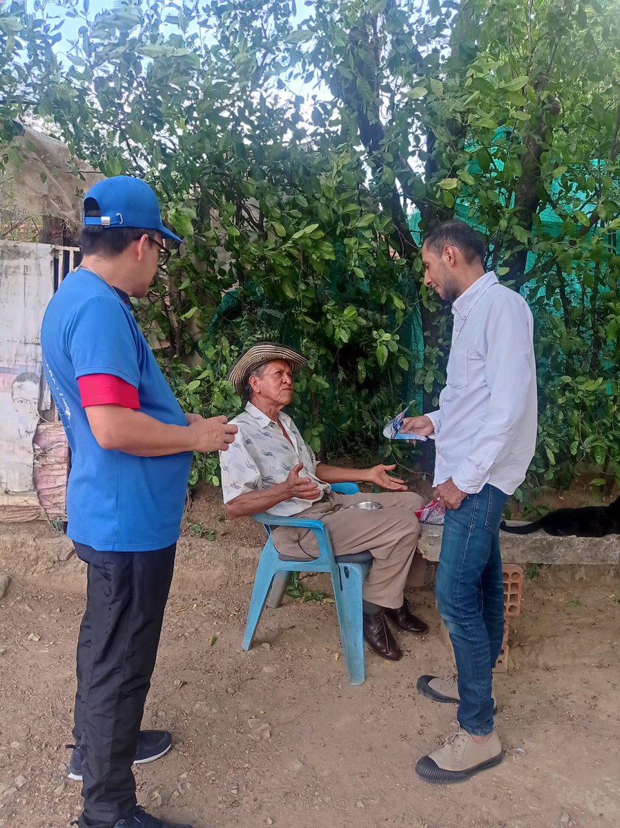 MiguelCarrillo_'s tweet photo. Jornadas completas recorriendo la bella Urbanización de la Campiña. Escuchándolos y contándoles sobre este proyecto ¡contamos contigo! 🔵 https://t.co/naE7lV9c5i