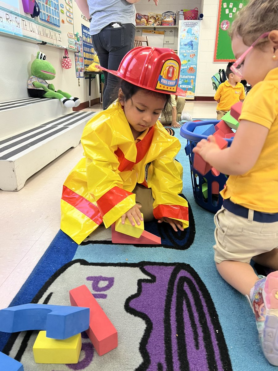 JPARTLOW_SVES's tweet photo. Community Helpers Week in PK3 @SierraVista_SA https://t.co/jMeQ8aWfMi