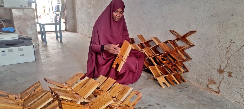 MahmudZulaykha's tweet photo. Earlier in August, I was seeking for fund for Qur'ān Stand, as part of my CDS Project at my PPA. At first, it looked so so impossible😅😅

But Alhamdulillaah here we are, 60 pieces of Qur'ān Reading Table would be donated to Iqra Academy, Jalingo. These Qur'ān stand should help https://t.co/66HsRypsK1