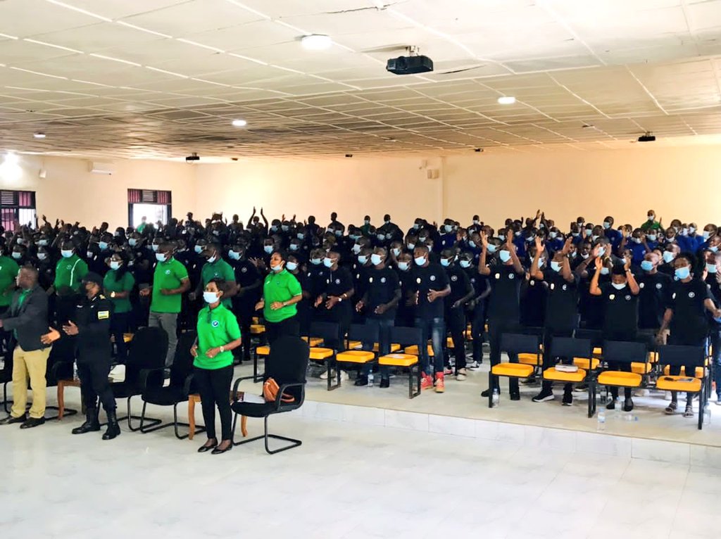 RYVCPWestern's tweet photo. Urubyiryuko impande zose z'igihugu rufitanye igihango n'umukuru w'u Rwanda @PaulKagame wonjyeye kugaragaza ubudasa mu kuruha amahirwe nabo bakaba bagaragara mu nzego nkuru z'igihugu ndetse bagatanga ibitekerezo mu kubaka u Rwanda,bashima uburyo bongererwa ubushobozi muri byose
🇷🇼 https://t.co/BqIkfZiS47