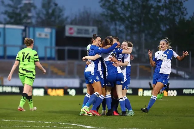 If your free this Sunday at 2PM, then make sure to get down to The New Lawn to support the @GasGirlsWFC for there top of the table clash against @FGRFC_Women ⛽️👇🏻 #UTGG