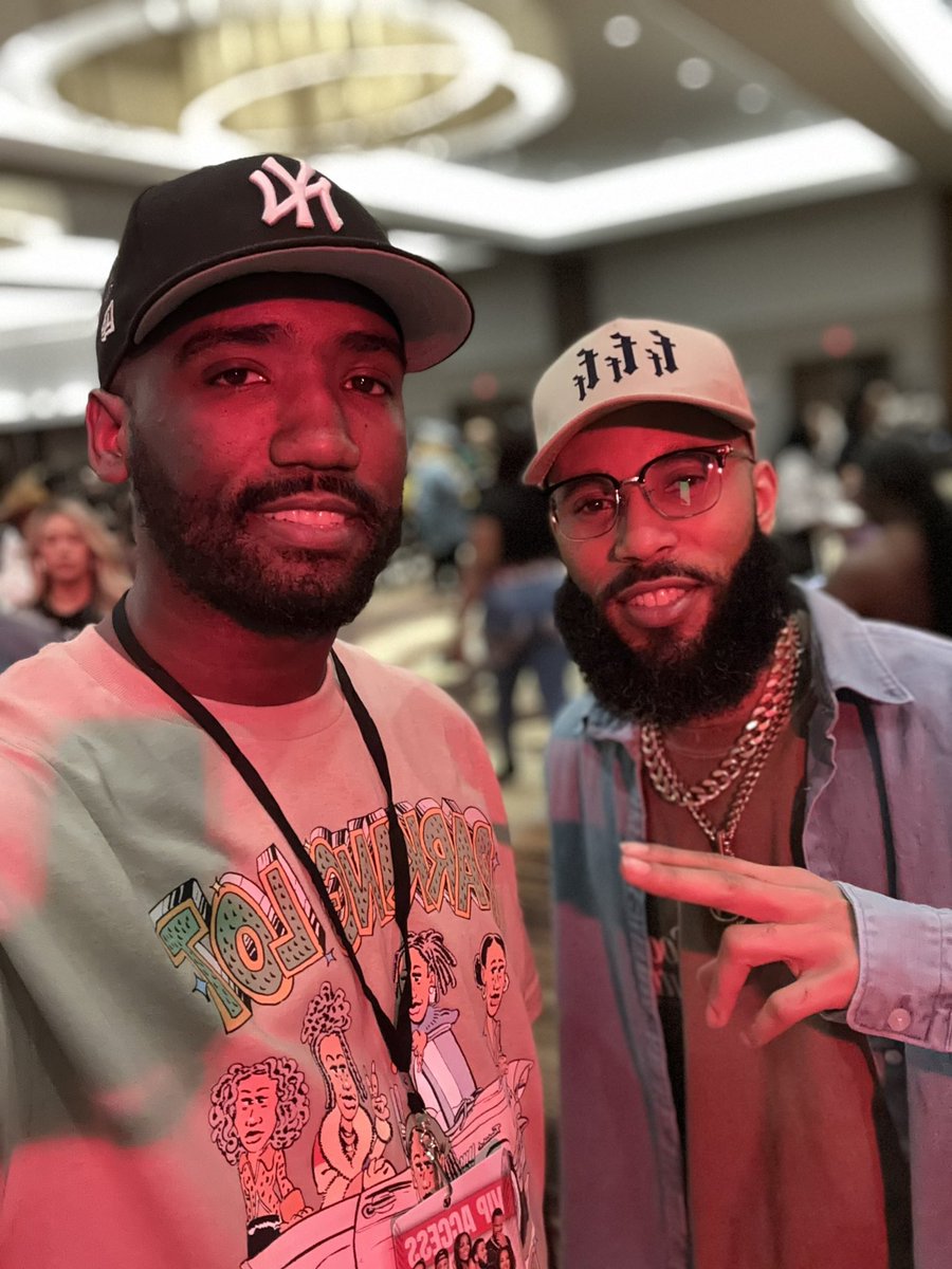 itsKeveaux's tweet photo. When they come to your city, I definitely recommend you go. #TonightConversation https://t.co/13nKEGQDID