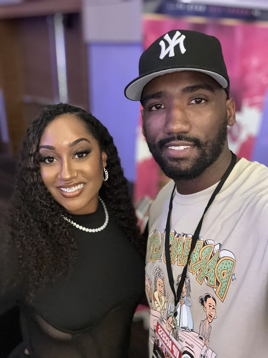 itsKeveaux's tweet photo. When they come to your city, I definitely recommend you go. #TonightConversation https://t.co/13nKEGQDID