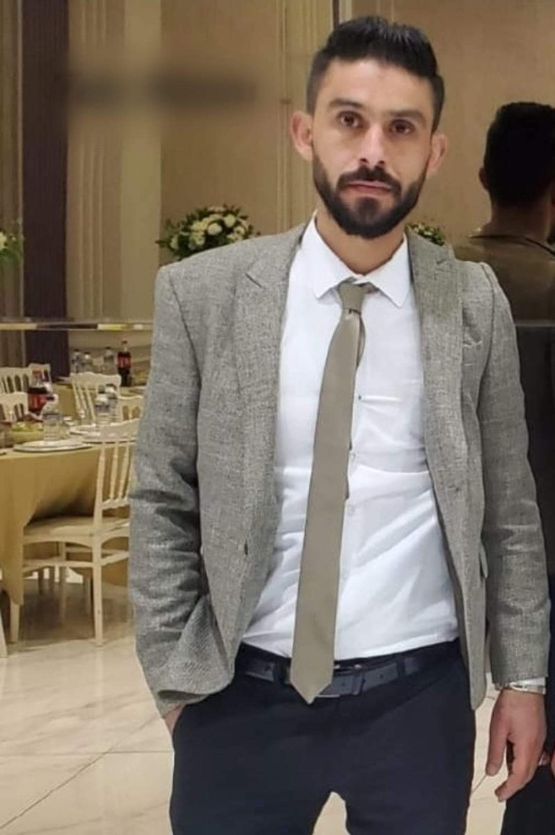 drhossamsamy65's tweet photo. عاجل ⚠️حادث عنصرى اخر فى تركيا ضد سورى هذه المرة- مقتل الشاب السوري أحمد مدراتي 31 عاما بأربع رصاصات أطلقها مواطنون أتراك لأنه رفض منحهم موبايل مجانا في متجره لبيع الهواتف المحمولة بولاية أضنة.
 https://t.co/kowlTWdbor