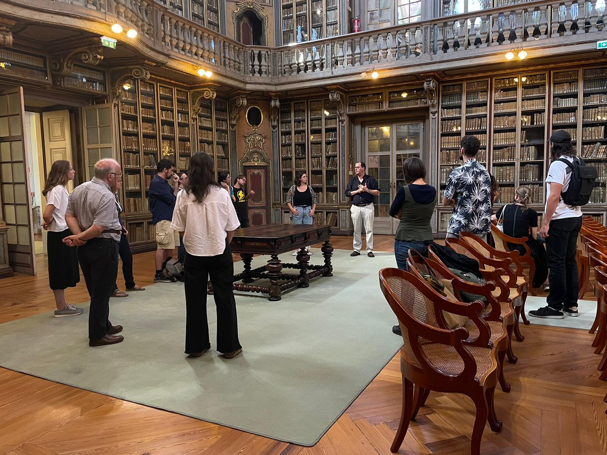 We are specially grateful to the staff of the Biblioteca da Ajuda de Lisboa and the @acadcienciaslx de Lisboa for showing us such incredible manuscripts!
#libraries #librarians #lisbon #books #historyofscience #histsci #archives