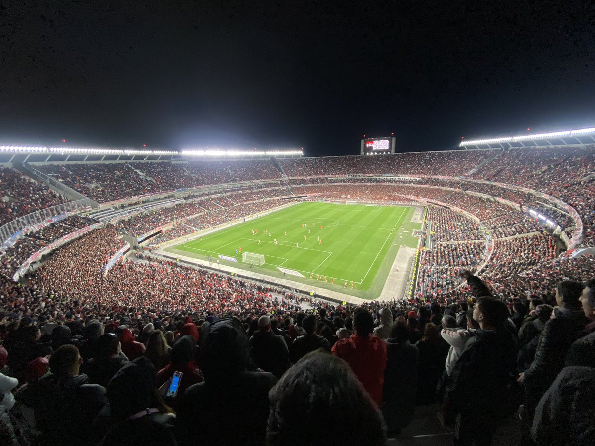 Y decían que si quedábamos afuera de la Libertadores en la quinta fecha del torneo local no iba a ver nadie a River..
Pobres aquellos! 
🗣️✅ 8️⃣6️⃣0️⃣0️⃣0️⃣ 🐔