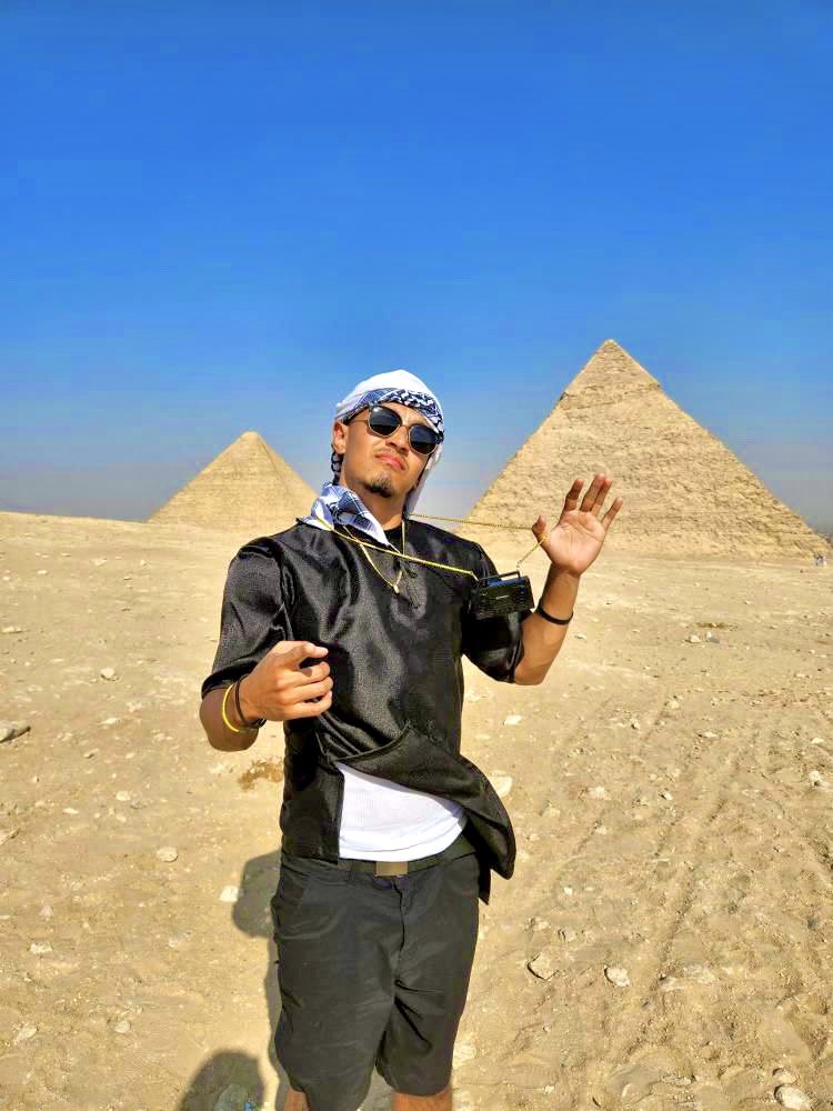 DancaMedia's tweet image. From the Pyramids in Egypt to the streets of anywhere, the @bumpboxx MicroBoom speaker is the ultimate travel companion ✈️🔊 

Cuban Chain Style! 📸

(Promo code: danca for 10% off speakers)

#microboom #bumpboxx #cubanchain #egypt #dancamedia