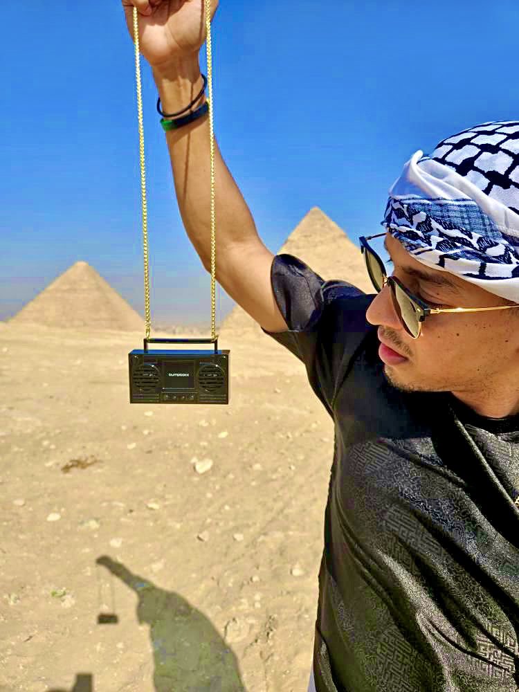 DancaMedia's tweet image. From the Pyramids in Egypt to the streets of anywhere, the @bumpboxx MicroBoom speaker is the ultimate travel companion ✈️🔊 

Cuban Chain Style! 📸

(Promo code: danca for 10% off speakers)

#microboom #bumpboxx #cubanchain #egypt #dancamedia
