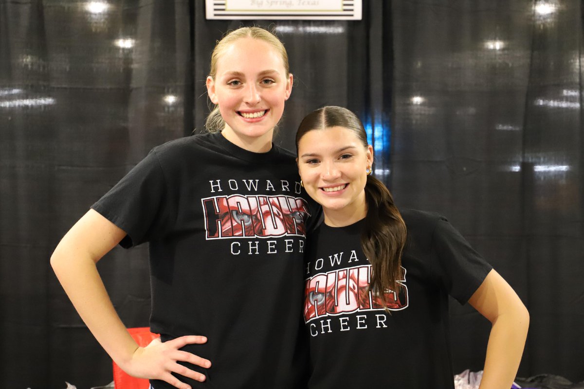 hchawks's tweet image. Big thanks to Softball and Cheer for coming and helping with our booth at the fair this past Friday ! 🥎 📣 😊
#HawkSoftball #HawkCheer