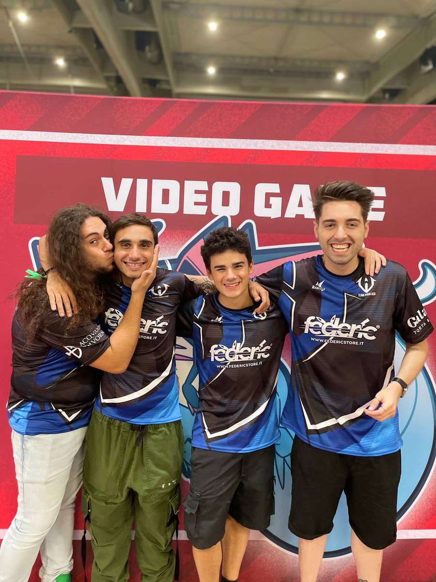 Placed 11th in Barcellona playing Rocky Helmet dondozo and It was a big call. Sad not to be at top8 or higher but I played my best. Thx to <a href="/TeamAqua_offic/">Team Aqua ASD</a> as Always and thanks to my mental coach <a href="/zephiel97/">[Paolo]Alessandro Tucci</a> and my Brother DOG <a href="/SanvyVGC/">Sanvy</a> 
pokepast.es/c4014e8533904f…