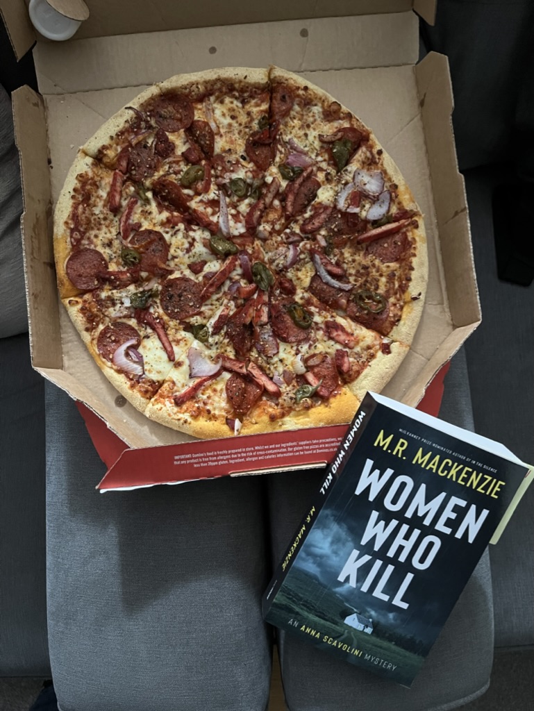 Launch day celebratory pizza! Join me and my editor, Suze, in just over 90 minutes for the livestream. We'll be talking trash and taking names! It's gonna be a blast! facebook.com/events/1856833… #CrimeFiction #womenwhokill #annascavolini