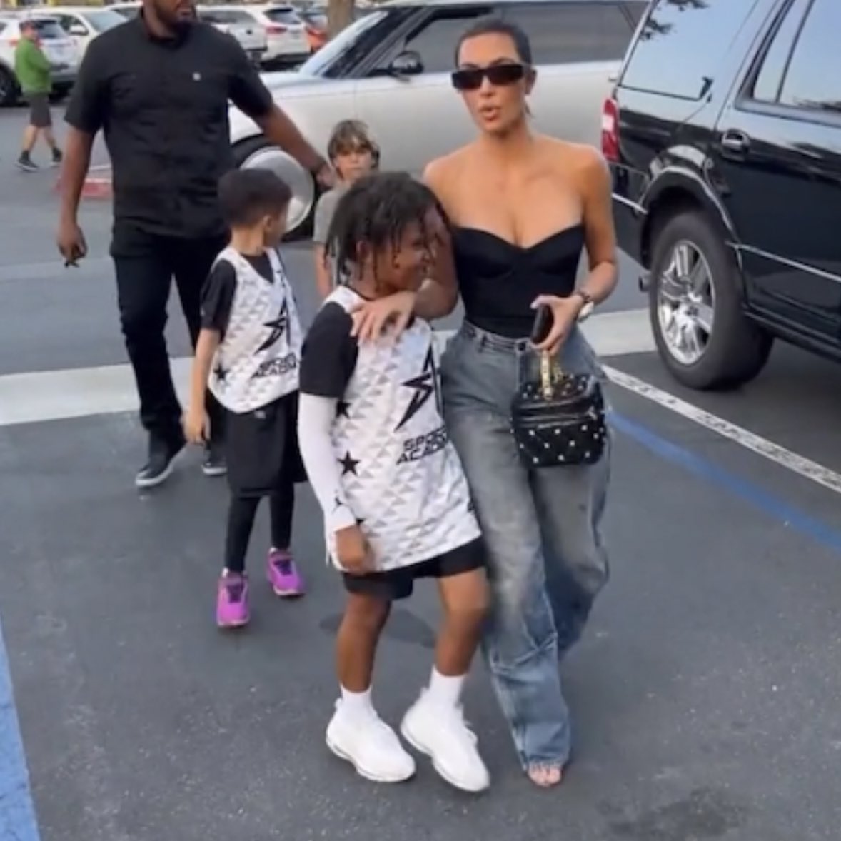 PopBase's tweet photo. Kim Kardashian scolds son Saint West for flipping off paparazzi. https://t.co/TkN4Dh7s8o