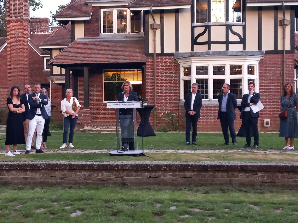 Superbe soirée de l'entrepreneuriat à #garches jeudi soir !
Merci aux nombreux #commercants et #entrepreneurs de la Ville d'avoir été présents,

Imprimer notre marque de réussite locale, pour développer une volonté économique intergénérationnelle performant !

Merci à la #CCI92