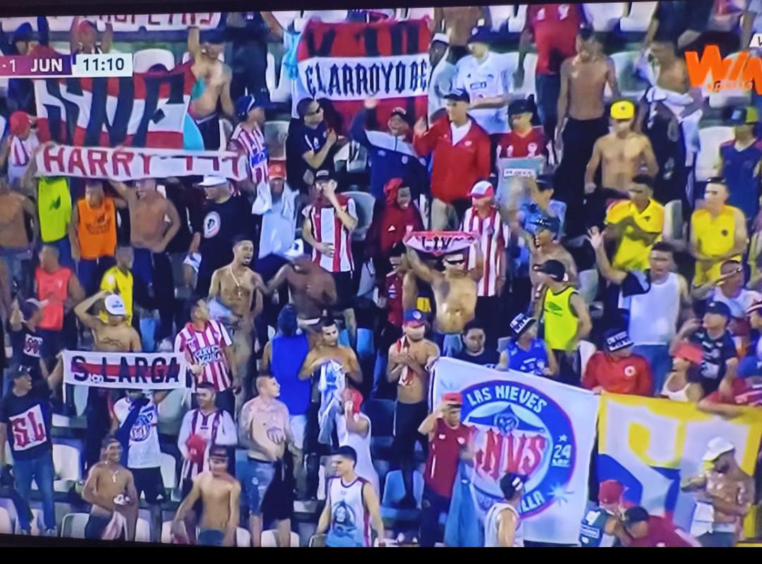 Dewis_RGFL's tweet photo. Junior manda somos la banda de los Kuervos la más temida 🔥💯 #AK19 #ARROLLO #Buenaesperanza https://t.co/ISA4p9LRum