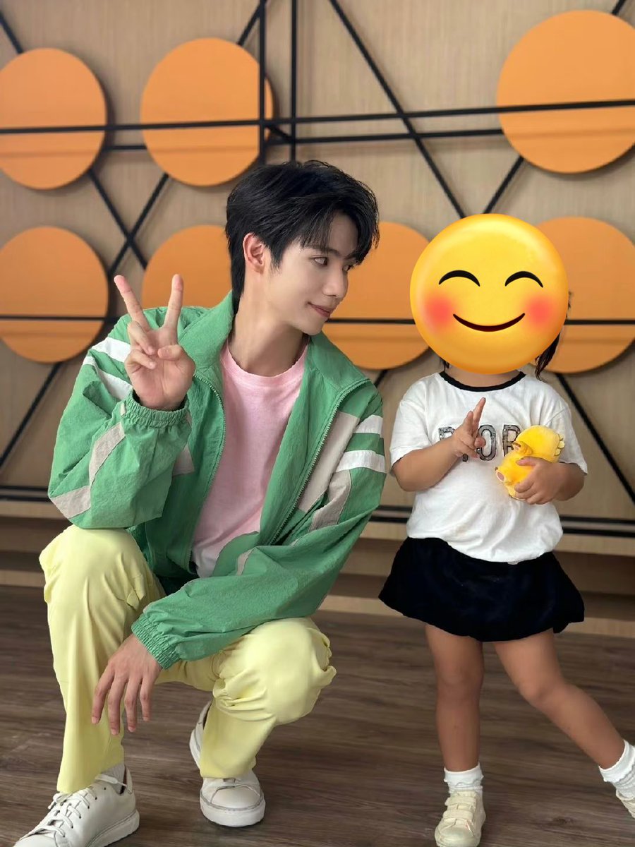 โอ๊ยน่ารักมากน้องอนุบาล1กับพี่ป.3
#LuoYizhou #หลัวอีโจว
#罗一舟