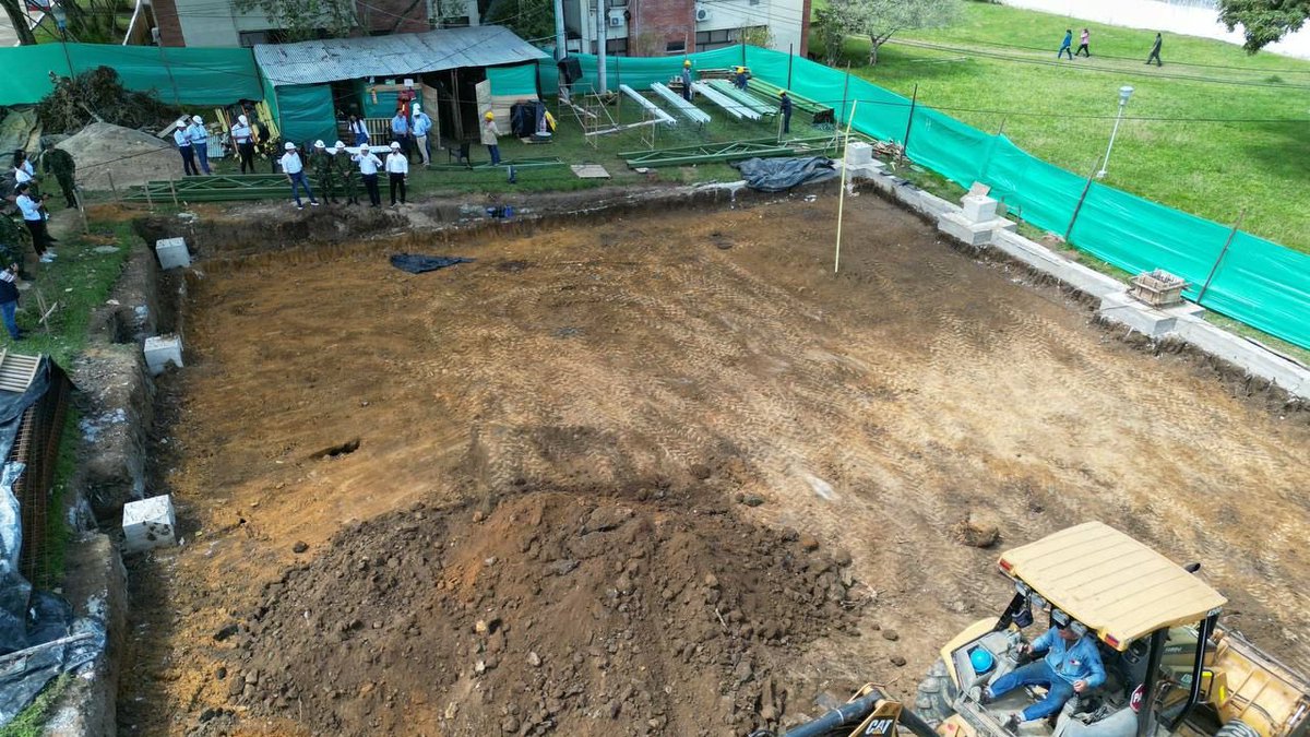 MAguilarHurtado's tweet photo. Visitamos el Cantón Militar Palonegro de #Bucaramanga donde se está construyendo el Centro de Rehabilitación y Acondicionamiento Físico. Un espacio de 1.549,27 m2 que contará con el equipamiento especializado para la prevención, tratamiento o rehabilitación de militares afectados en el servicio de combate.

Esta obra avanza en un 20% con la que se beneficiarán 6.125 hombres y mujeres que pertenecen a  @Ejercito_Div2 y la #QuintaBrigada, además de 16.600 miembros de la comunidad militar, civiles y retirados. 

Con esto se podrán rehabilitar nuestros soldados heridos y quienes quedaron en situación de discapacidad en el cumplimiento de su misión, asimismo, garantizamos la calidad de vida del personal militar activo. 🇨🇴