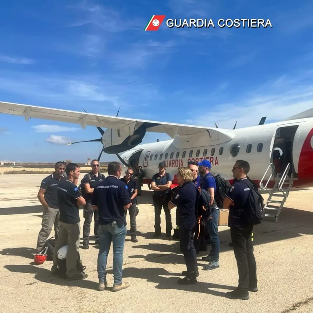 guardiacostiera's tweet photo. Concluse oggi le operazioni che,coordinate dal @DPCgov hanno visto un velivolo โ๏ธAtr42 della #GuardiaCostiera portare a termine il trasporto di 12 tecnici e di materiale di prima assistenza,da #PraticaDiMare ๐ฎ๐น ad #AlAbraq in Libia ๐ฑ๐พ, per fronteggiare l'emergenza #cicloneDaniel https://t.co/q5AczmMVSf