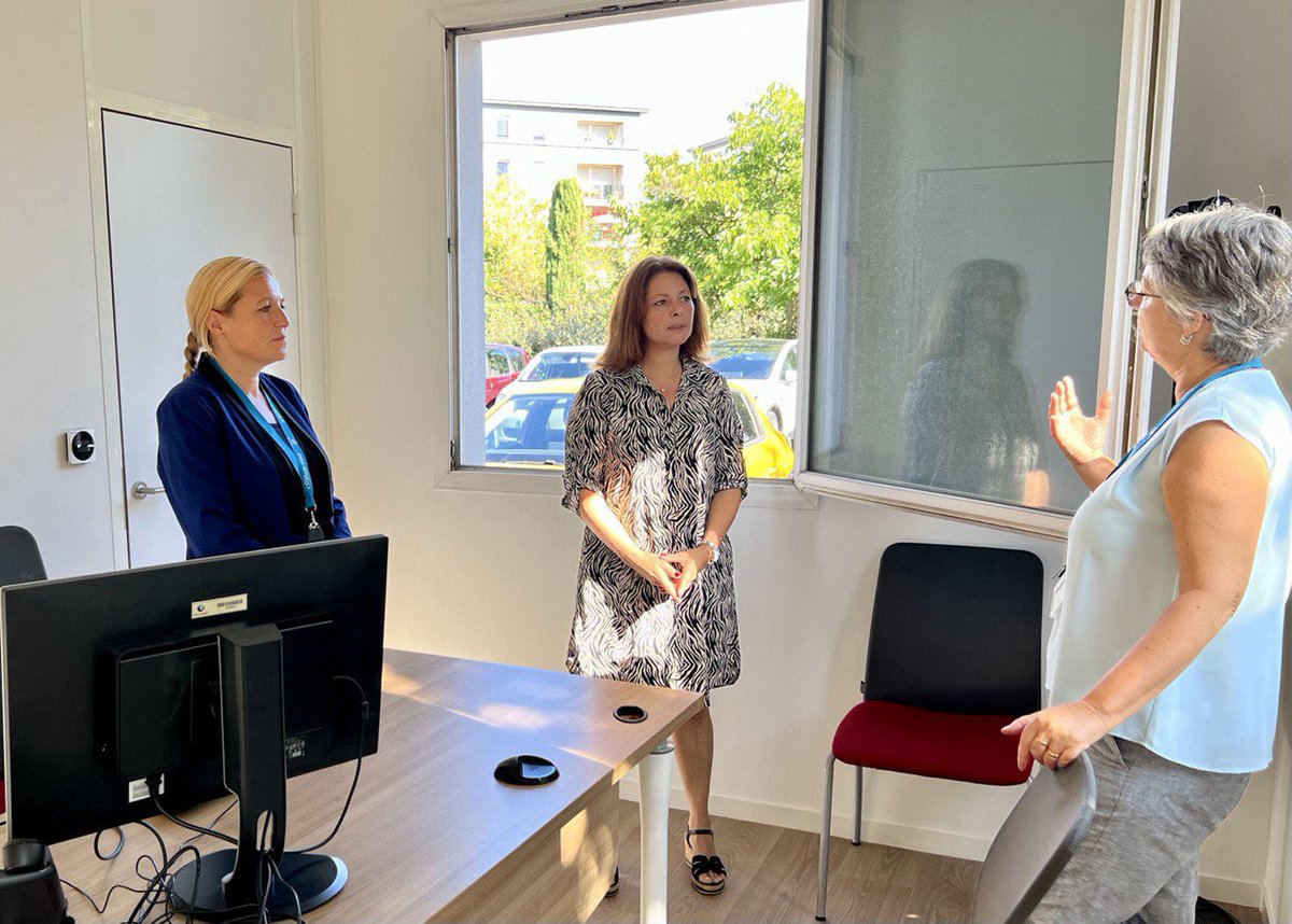 AlexMartin33000's tweet photo. J’ai eu le plaisir de visiter l’agence @pole_emploi #Bordeaux Nord et d’échanger avec les agents.
L’occasion de faire un point sur la situation locale en matière d’#emploi, de formation et d’aborder le projet de loi Plein Emploi.

Merci pour leur accueil et leur implication ! https://t.co/9EU6J4PcCZ
